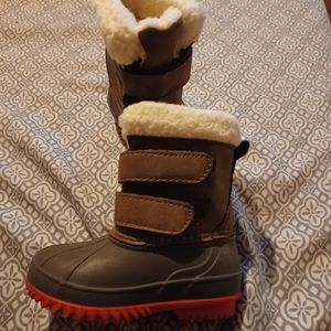 Toddler size 4 snow boots in good shape